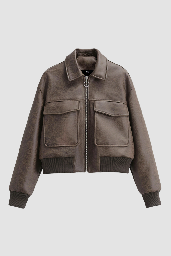 Discover the CARMELIA vintage leather bomber jacket in coffee brown, with oversized pockets, soft lining, and relaxed streetwear fit for spring and autumn.