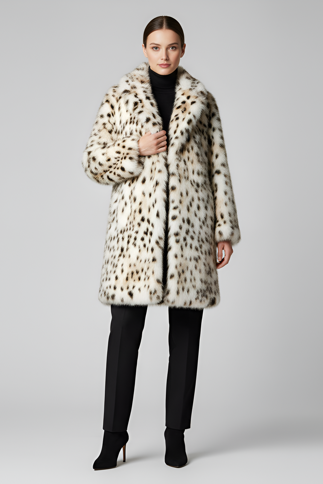 Close-up of the LEOVARA faux fur texture and leopard pattern.