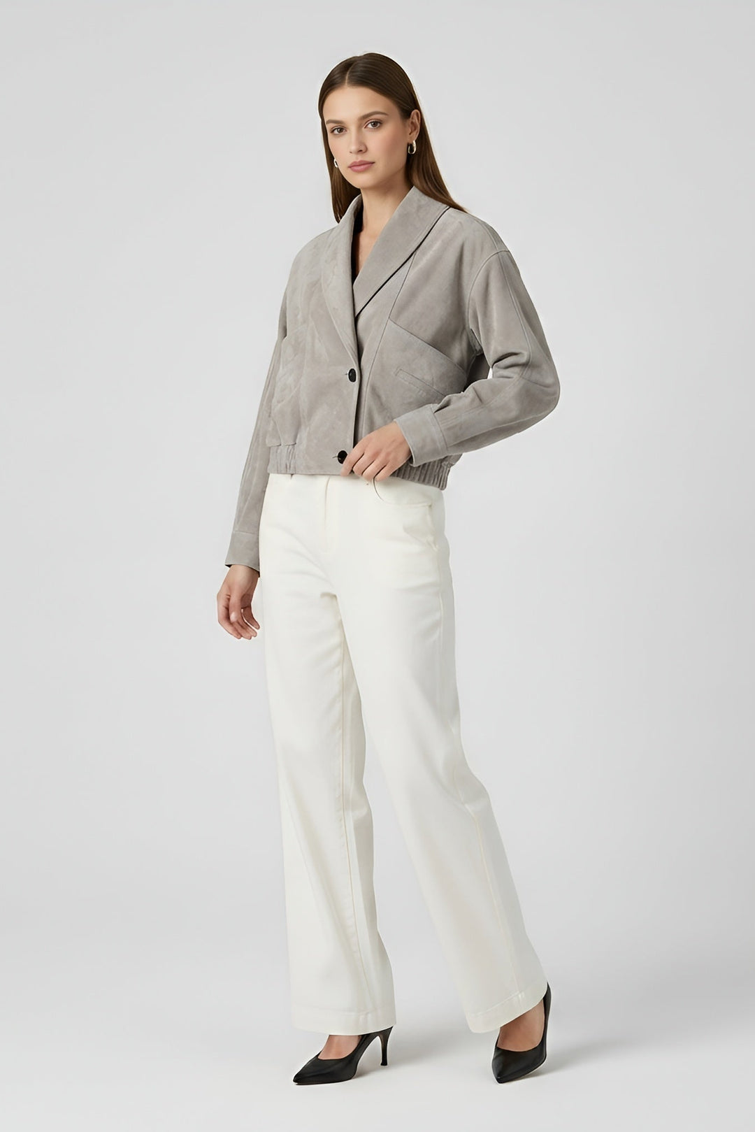 ELISE - Woman wearing a gray blazer and white pants on a white background