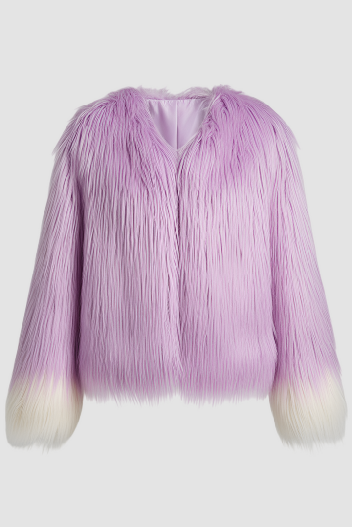 Discover the RAVELYN Faux Fur Coat, a soft short winter jacket with a loose fit. Stylish, warm, and elegant — perfect for standout winter looks.