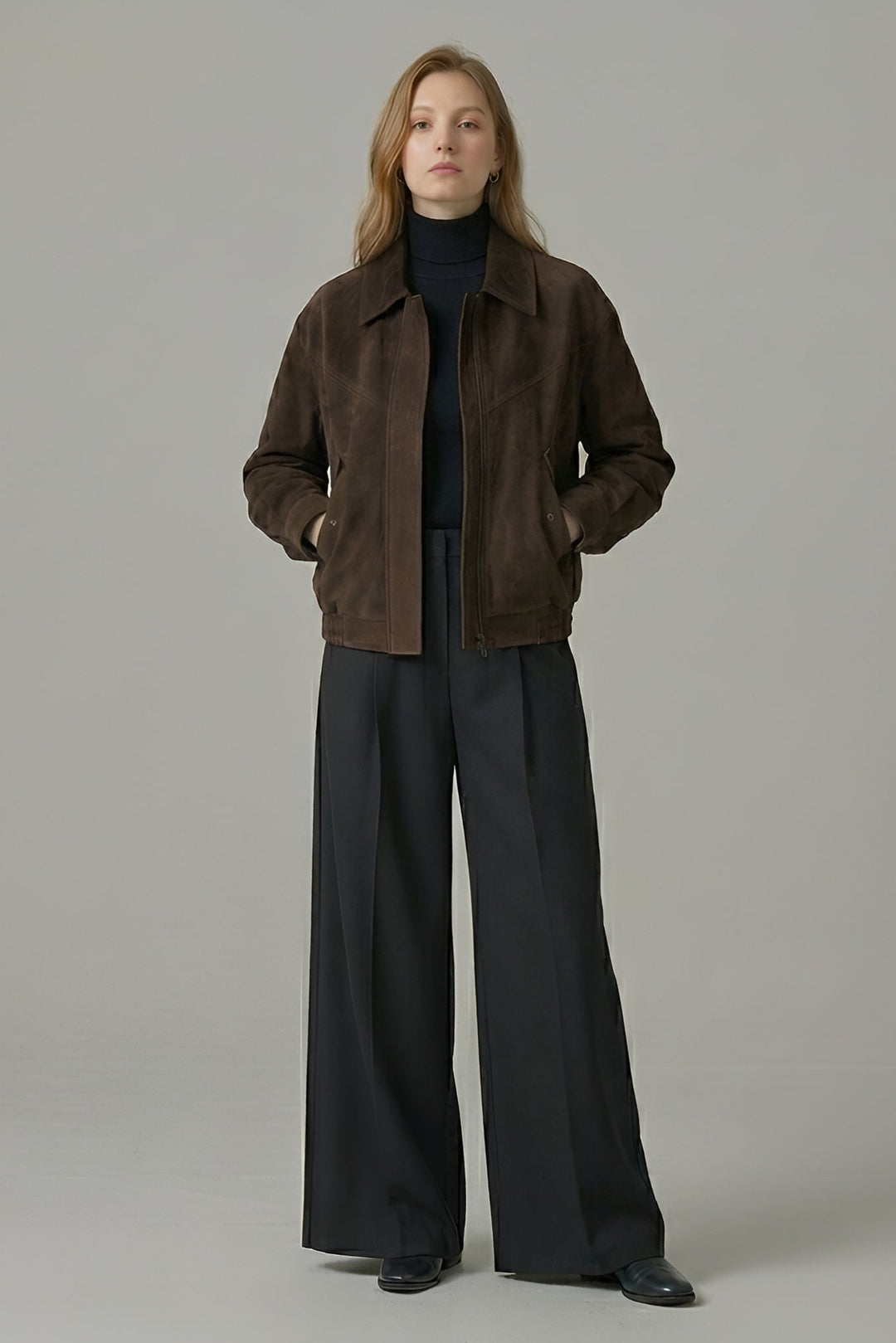 SIENNA - Model in Suede Jacket