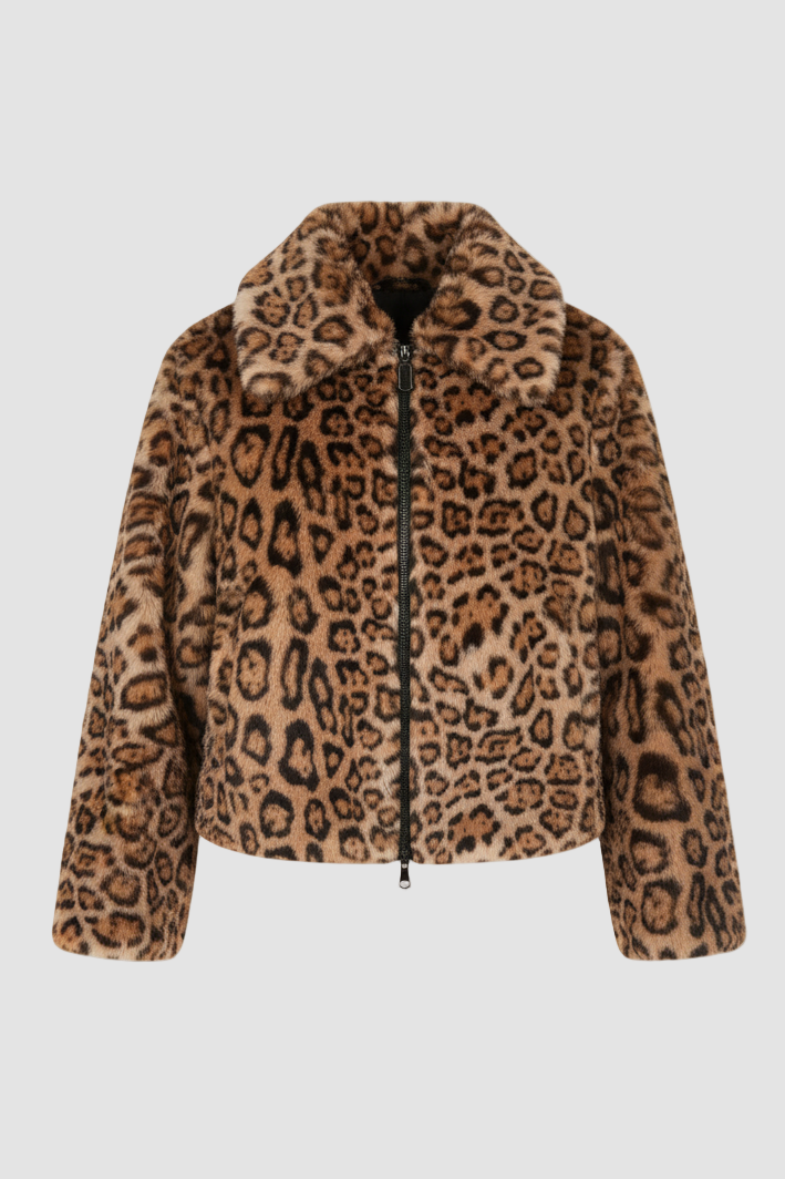 Woman wearing the LEOVARA leopard faux coat in a winter street-style setting.