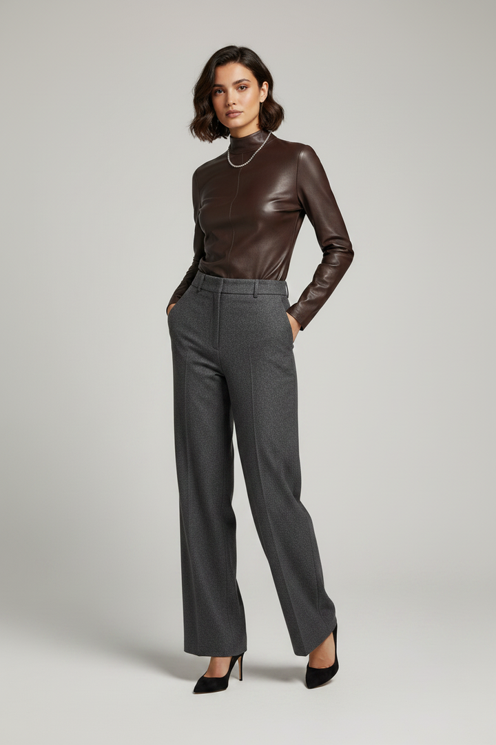 Daphne - Fitted Stretch L - chocolate brown leather, long-sleeve