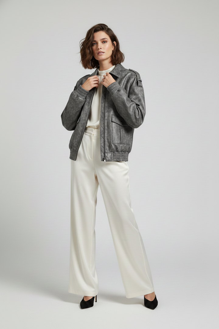 FLORENCE - Distressed She - model adjusting collar elegant