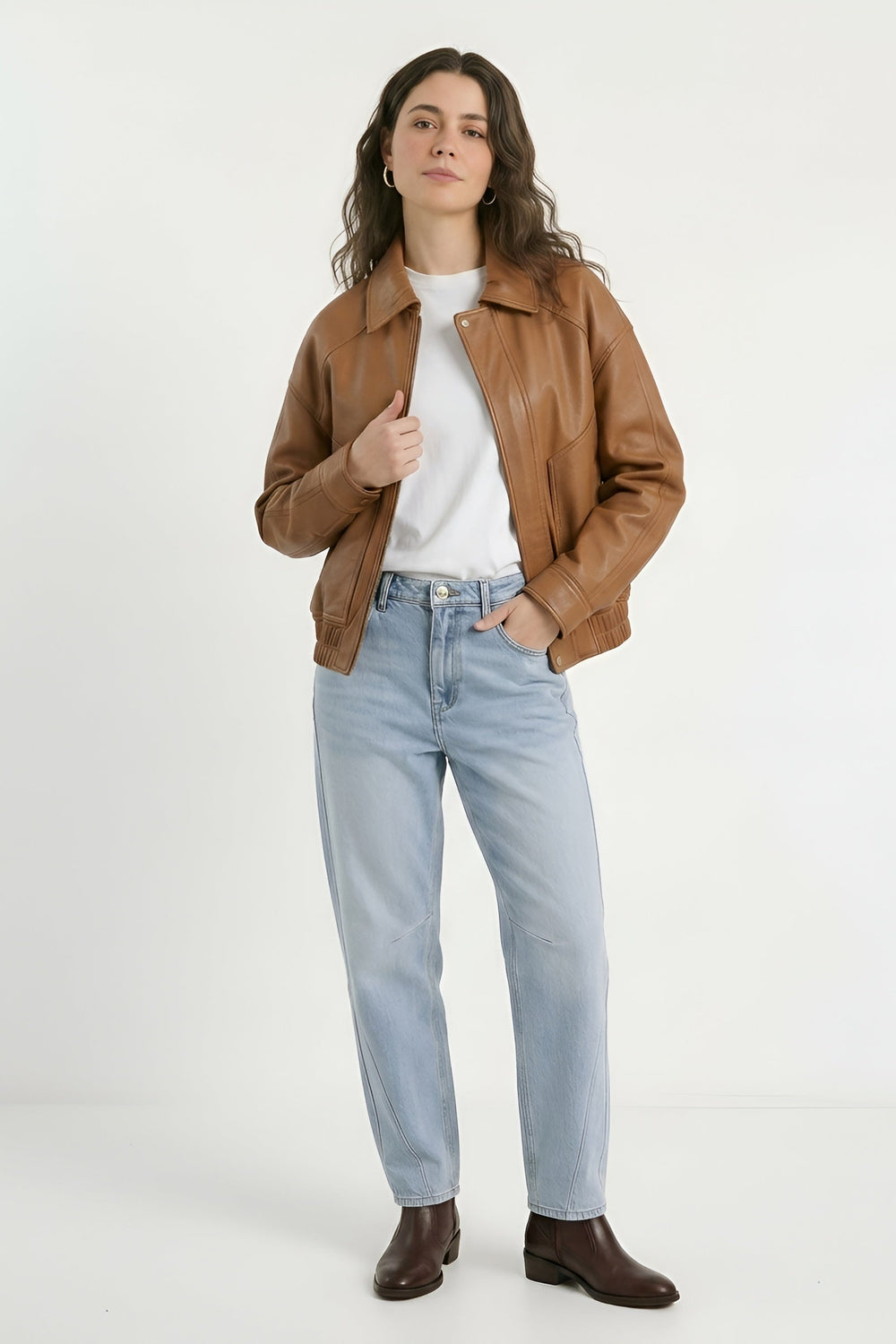 RYLEE - Brown leather jacket, model touching collar